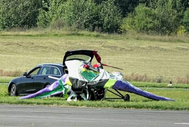 66-Jähriger stürzt mit einem Ultraleichtflugzeug auf Verkehrslandeplatz in Jahnsdorf - Drachenflieger stürzt ab. Foto: Harry Härtel