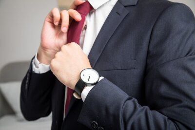 7 Fakten, die Sie über die Zeitumstellung wissen müssen - Nicht alle Uhren stellen sich automatisch um. Dazu gehören analoge Armbanduhren.