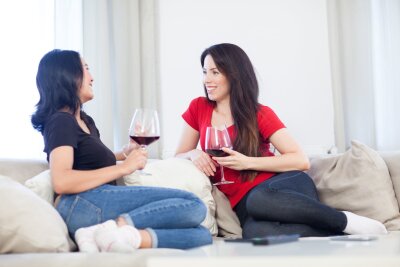 7 Fakten, mit denen Menschen ihr Verhalten wirklich ändern - Wenn man die Routine, abends ein Glas Wein zu trinken, mit etwas ändert, das die Stimmung beruhigt, kann man seine Gewohnheit durchbrechen.