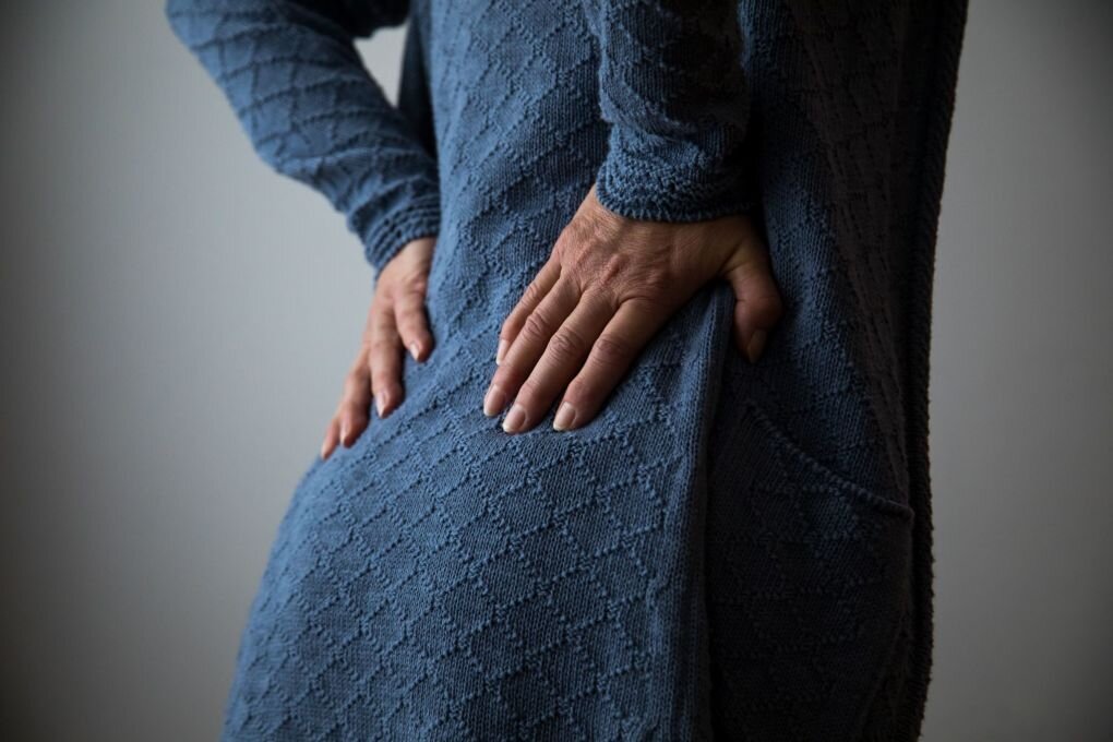 7 Irrtümer über Rückenschmerzen, die Sie kennen sollten - Menschen jeden Alters, von Kindern bis zu Senioren, können von Rückenschmerzen betroffen sein.