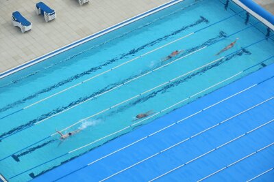 7 Tipps, um die Leistung beim Schwimmen zu steigern - Beim Ausdauertraining im Wasser schonen Sportler ihre Gelenke.