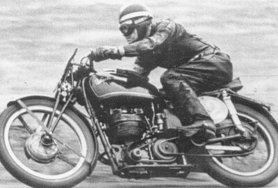 75 Jahre Motorrad-WM rund um den Sachsenring: Teil 3 - Freddie Frith gewann 1949 das erste Rennen der neu eingeführten Motorrad-WM. Foto: FIM / Archiv Thorsten Horn