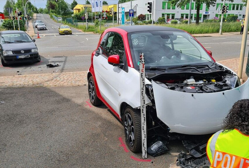 Verkehrsunfall in Zwickau: 80-Jährige und Unfallgegner wurden verletzt. Foto: Mike Müller