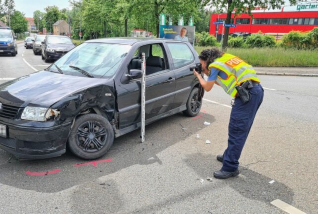 Verkehrsunfall in Zwickau: 80-Jährige und Unfallgegner wurden verletzt. Foto: Mike Müller