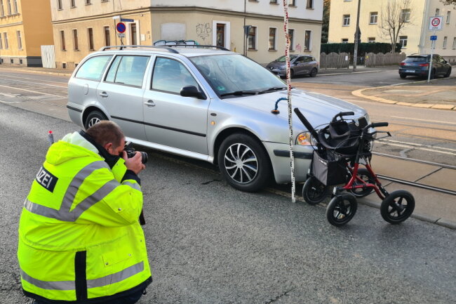 84-jährige Fußgängerin nach Unfall in Zwickau schwer verletzt - Die 84-Jährige wurde bei dem Unfall schwer verletzt. Foto:Mike Müller