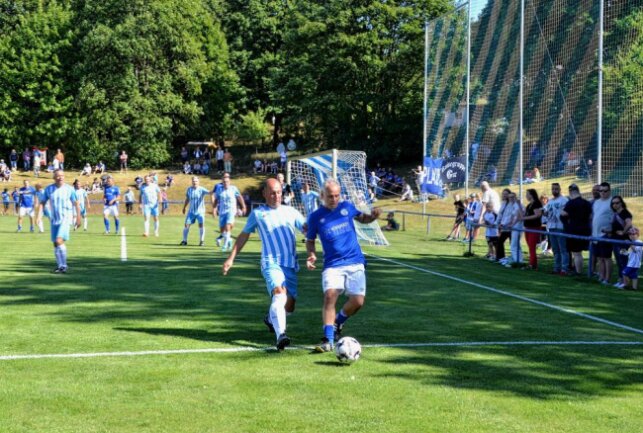Die Traditions-Mannschaft des FC Schalke war zu Gast in Plauen. Foto: Karsten Repert
