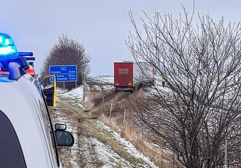 A14 bei Mutzschen: LKW kommt von Fahrbahn ab - Auf der A14 in Fahrtrichtung Dresden kam es Donnerstagvormittag zu einem Unfall. Foto: Medienportal-Grimma