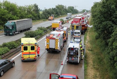 A14: Unfall mit zwei Schwerverletzten bei Nossen - Auf der A14 bei Nossen ereignete sich am Mittwoch ein schwerer Unfall. Foto: Roland Halkasch