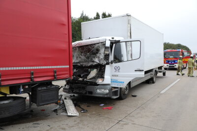 A4 bei Dresden: Zwei LKWs prallen aufeinander - Auf der A4 zwischen Hellerau und Wilder Mann kam es zu einem Unfall.