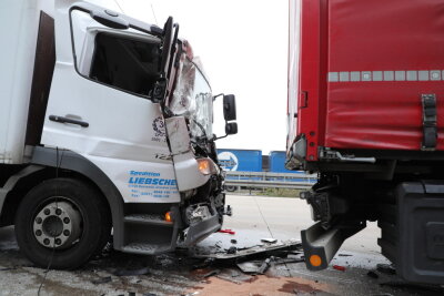 A4 bei Dresden: Zwei LKWs prallen aufeinander - Auf der A4 zwischen Hellerau und Wilder Mann kam es zu einem Unfall.