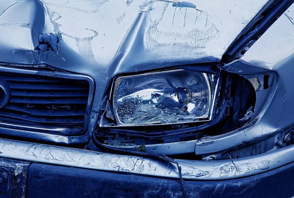 A4: PKW gerät nach Verkehrsunfall in Brand - Symbolbild. Foto: Pixabay