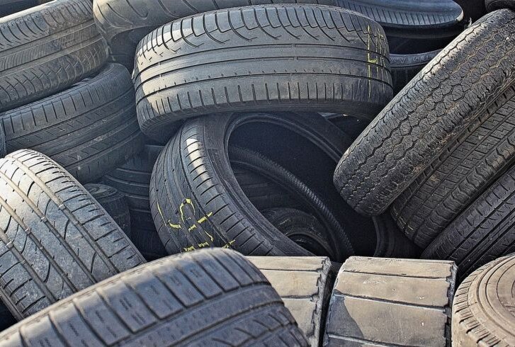 A72: Dutzende Reifen von Sattelauflieger gestohlen - Von einem LKW wurden mutmaßlich zahlreiche Reifen gestohlen. Foto: Pixabay