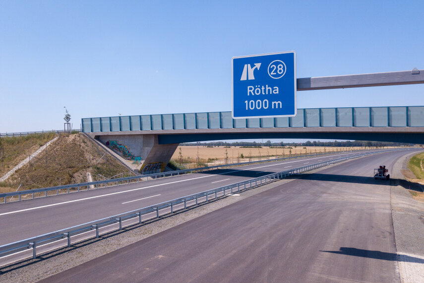 A72: Vollsperrung zwischen Chemnitz und Leipzig in Oktoberferien! - Bis Rötha geht die A72 bereits. Ab Mitte 2023 soll die A72 dann zumindest über eine Fahrseite doppelspurig befahrbar werden, bevor sie dann 2026 vollends fertiggestellt wird.