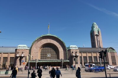 Aalto und Oodi: Stadtrundgang in Helsinki - Eines der vielen Jugendstil-Gebäude: der Hauptbahnhof in Helsinki.