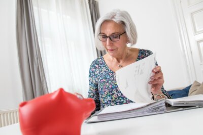 Abgaben, Steuern, Zuverdienst: Das müssen Sie als Rentner wissen - Ein Wechsel der Krankenversicherung kann die Ausgaben im Alter senken.