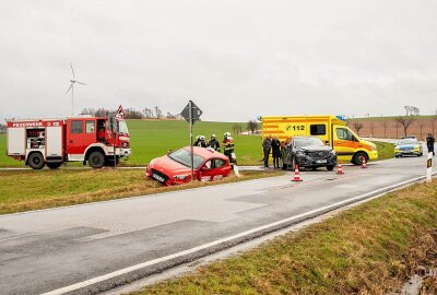 Abruptes Ende einer Fahrstunde: SUV kollidiert mit Fahrschulauto - Unfall in Schlegel: Mazda kollidiert mit Fahrschulwagen. Foto: xcitepress