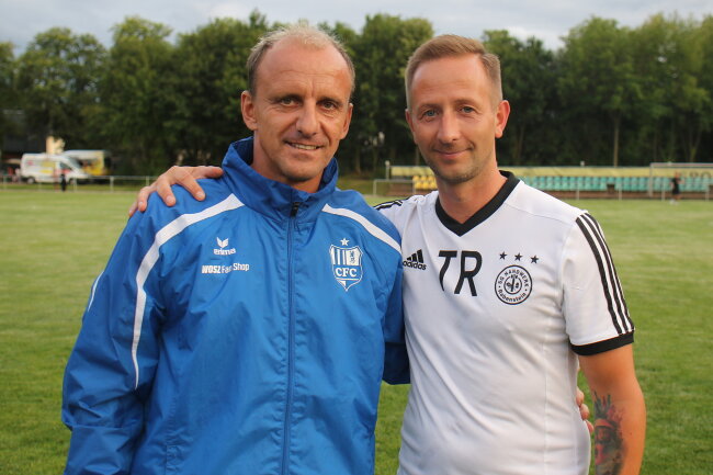 CFC-U19-Trainer Kay-Uwe Jendrossek und Rabensteins Trainer André Stöhr.