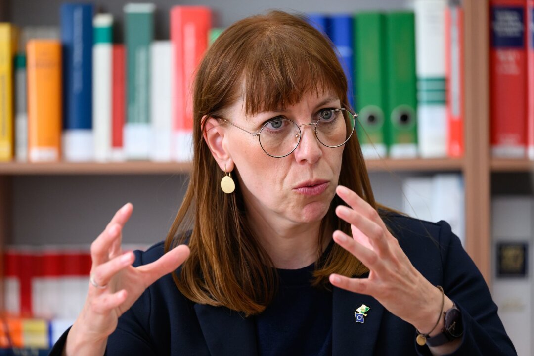 Abstimmung für ersten Sächsischen Beteiligungspreis startet - Sachsens Justizministerin Katja Meier nimmt an einem Pressetermin teil.