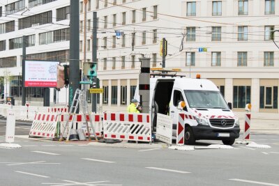 Achtung: Neuer Superblitzer in der Chemnitzer City montiert - Dieser Superblitzer behält nun die ganze Kreuzung vorm Smac im Blick.