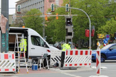 Achtung: Neuer Superblitzer in der Chemnitzer City montiert - Dieser Superblitzer behält nun die ganze Kreuzung vorm Smac im Blick.