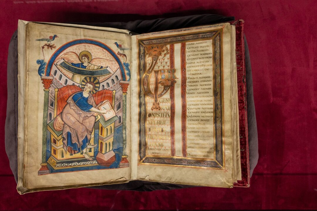 Ada-Evangeliar aus Trier ist Welterbe - Das Ada-Evangeliar aus der  Schatzkammer der Stadtbibliothek Trier. Die kostbaren Bilderhandschriften sind rund 1200 Jahre alt.