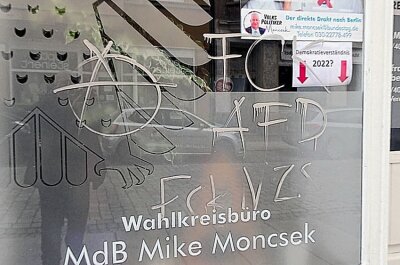 AfD- Büro in Limbach- Oberfrohna beschmiert - Das AfD Büro des MdB Mike Moncsek wurde beschmiert. Foto: Harry Haertel