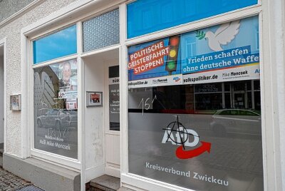 AfD- Büro in Limbach- Oberfrohna beschmiert - Das AfD Büro des MdB Mike Moncsek wurde beschmiert. Foto: Harry Haertel