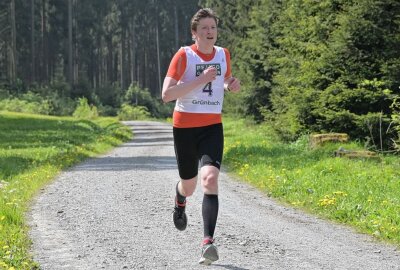 Aktive beim Frühjahrscrosslauf in Grünbach - Oleksii Prokopchuk vom Treuener LV ist Zweiter geworden über die 10-Kilometer Distanz. Foto: Ramona Schwabe