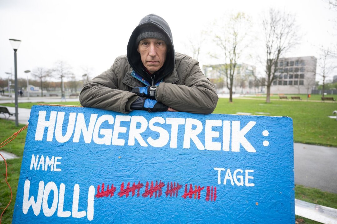 Aktivisten im Klima-Hungerstreik appellieren an Scholz - Aktivist Wolfgang Metzeler-Kick befindet sich seit dem 7. März im Hungerstreik.