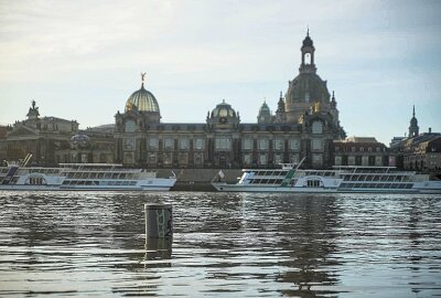 Alarm in Dresden: Hochwasser-Lage in Sachsens Landeshauptstadt spitzt sich zu - Nach tagelangem andauerndem Dauerregen zeigt sich die Wetterlage auch nach den Weihnachtsfeiertagen wenig versöhnlich. Foto:xcitepress/Finn Becker