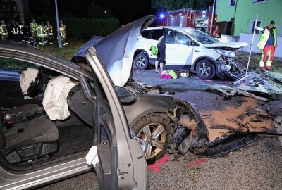 Alkoholisierte Autofahrerin kollidiert mit Gegenverkehr: Mehrere Verletzte - In Lampertswalde ereignete sich ein Verkehrsunfall. Foto: Roland Halkasch