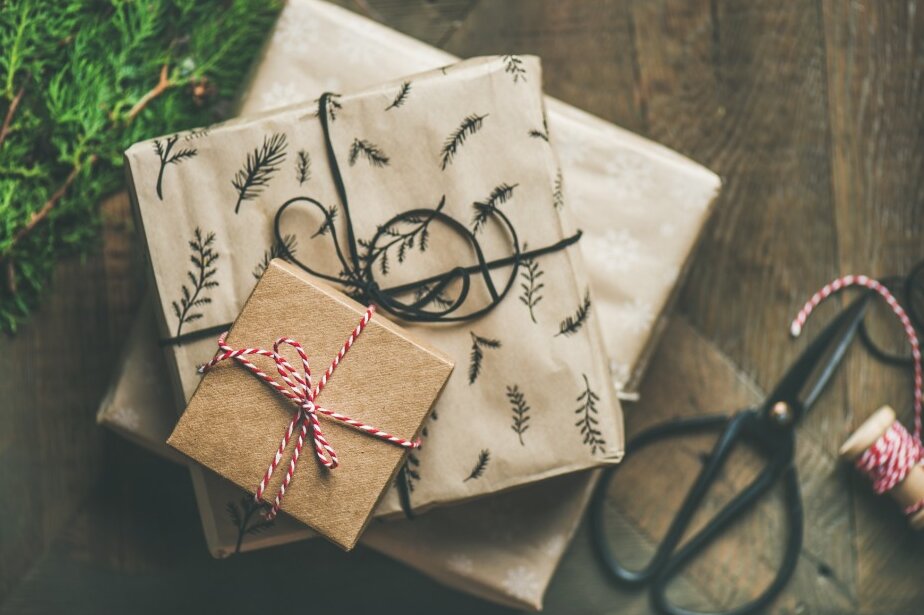 Geschenke, Geschenke, Geschenke. Unser Konsumwahnsinn an Weihnachten.
