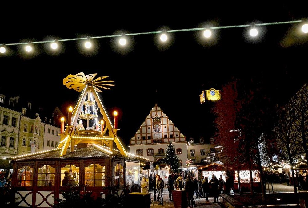 Alle Informationen rund um den Plauener Weihnachtsmarkt - Bald wird der Weihnachtsmarkt die Stadt Plauen in eine Weihnachtswelt verzaubern.