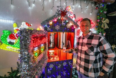 Alle Jahre wieder: Wie die Weihnachtsbeleuchtung von Piet Ahner Kuhschnappel zum Leuchten bringt - Piet Ahnerts LED-Wunderland begeistert Jung und Alt. Foto:Andreas Kretschel