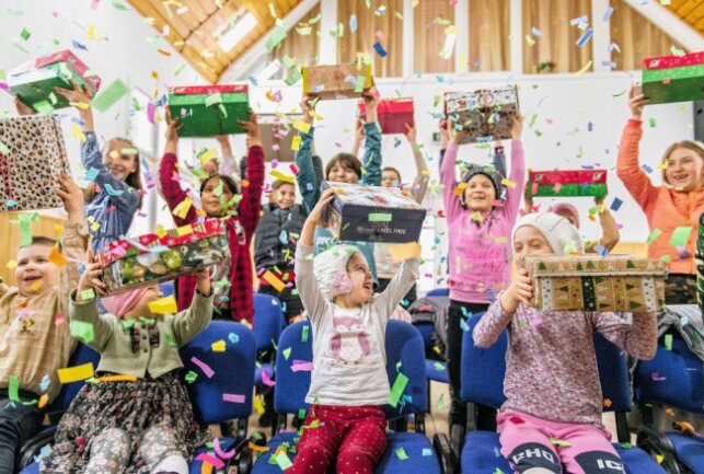 Alljährliche Weihnachtsgeschenk-Aktion in Freiberg und Umgebung - Die Freude kommt beim Schenken zu uns zurück. Foto: Samariter