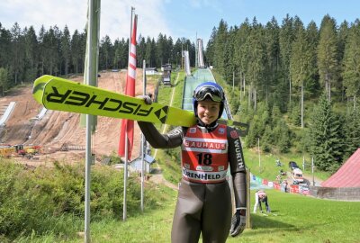 Alpencup der Damen wird ausgetragen - Spezialspringerin Lara Günther holte in Klingenthal bei den Juniorinnen Platz 24 und Platz 21. Foto: Ralf Wendland