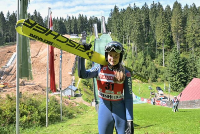 Alpencup der Damen wird ausgetragen - Die Nordisch Kombinierte Ronja Loh holt in Klingenthal Rang 3 bei den Juniorinnen. Foto: Ralf Wendland