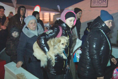 Als Reporter vor Ort an der ukrainischen Grenze - Die Flüchtlinge können ihre Tiere von der Tierrettung Chemnitz erstversorgen lassen.