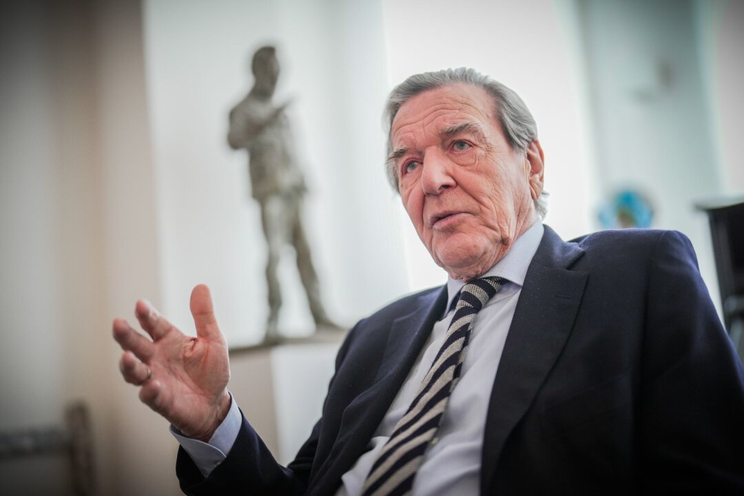 Altkanzler Schröder feiert mit Kubicki, Gysi und Ramsauer - Der ehemalige Bundeskanzler Gerhard Schröder ist Anfang des Monats 80 Jahre alt geworden.
