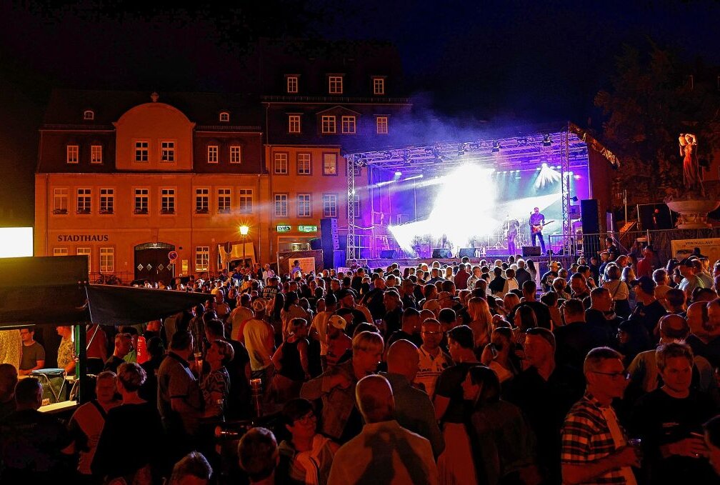 Auf dem Hohenstein-Ernstthaler Altmarkt erlebten Tausende Livemusik. Foto: Markus Pfeifer