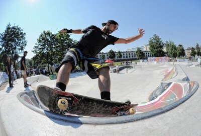Am Samstag heißt es im Konkordiapark: Skaten, dribbeln, mitgestalten -  Gabriel Roma Santos aus Spanien bei einer seiner Übungen. Foto: Andreas Seidel