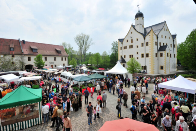 Am Sonntag findet der Naturmarkt im Wasserschloss Klaffenbach statt. Foto: C3 GmbH/Kristin Schmidt