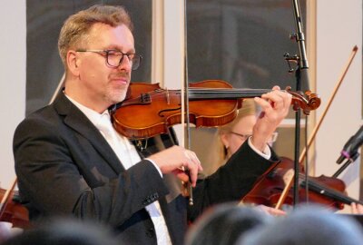 Amadeus Pop Orchester zurück auf der Bühne - Als neuer Leiter fungiert Petr Krupa aus der Robert-Schuman-Philharmonie Chemnitz. Foto: Andreas Bauer