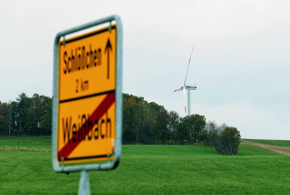 Amtsberg lehnt Potenzialgebiet für Windkraft ab - In Richtung Gornau befinden sich schon jetzt Windräder in unmittelbarer Umgebung des Amtsberger Ortsteils Weißbach. Foto: Andreas Bauer