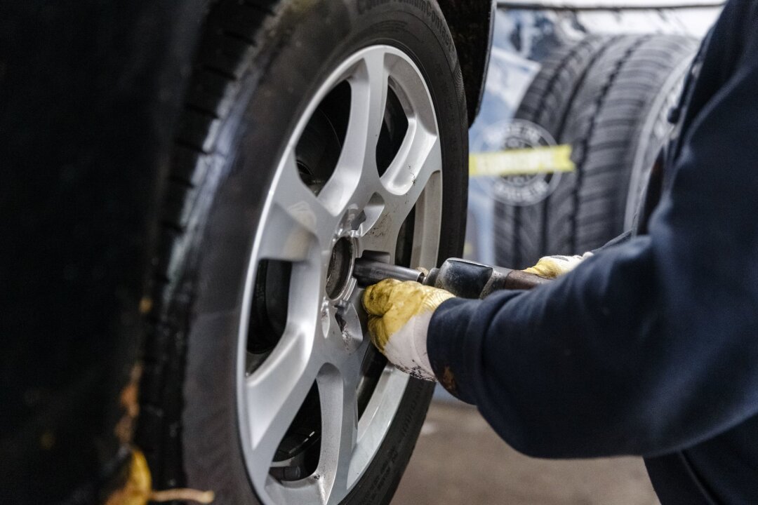 An diesen 10 Symbolen erkennen Sie sichere Reifen - Mehr Sicherheit beim Fahren: Wenn der Winter vorbei ist, steht wieder der Reifenwechsel an.
