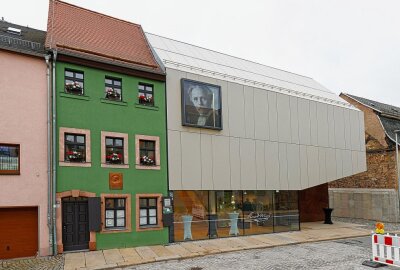 Anbau am Karl-May-Haus ist fertig - Das Karl-May-Haus mit dem neuen Depot-Anbau. Foto: Markus Pfeifer