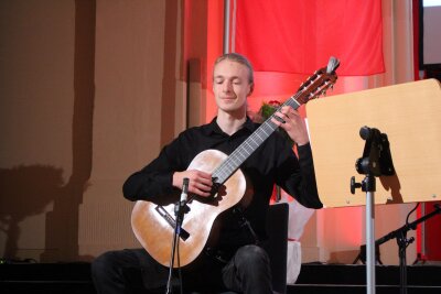Andreas Möller-Geschichtspreis ehrt herausragende Geschichtsforschung - Jaron Rittmeister- Musikschule Freiberg- preisgekrönter Gitarrensolist.