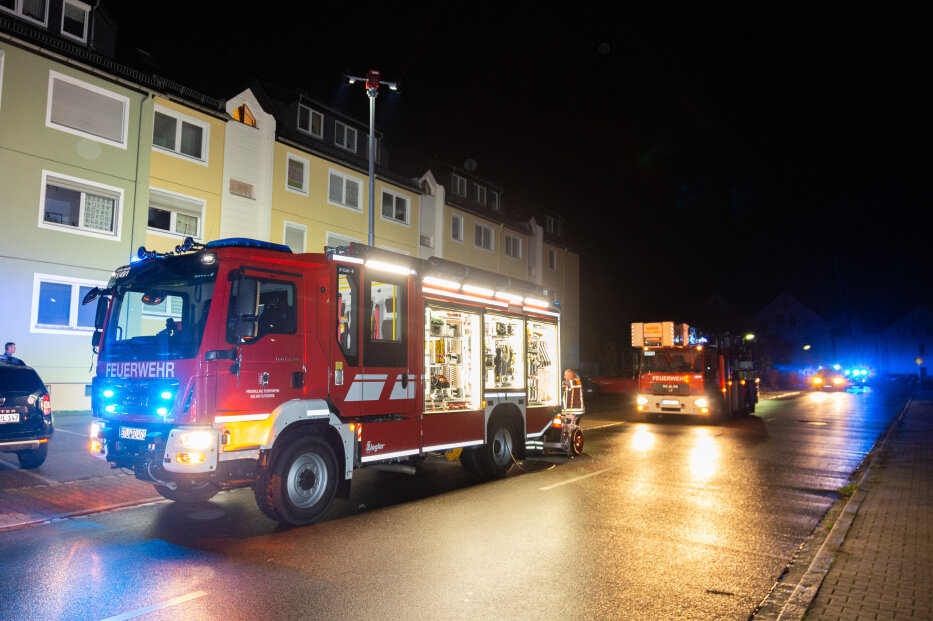 Gegen 3 Uhr kam es am frühen Dienstagmorgen auf der unteren Hauptstraße im erzgebirgischen Oelsnitz zu einem Feuerwehreinsatz. 