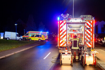 Gegen 3 Uhr kam es am frühen Dienstagmorgen auf der unteren Hauptstraße im erzgebirgischen Oelsnitz zu einem Feuerwehreinsatz. 