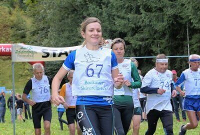 Angelika-Crosslauf mit 52 Startern - Über die 5 Kilometer hat bei den Frauen Susan Leichsenring vom Skiverein Schönheide gewonnen. Foto: Ralf Wendland